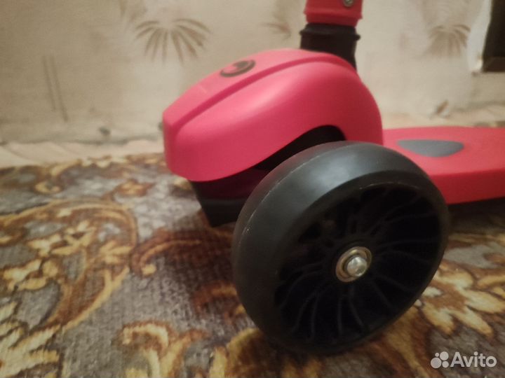 Самокат трехколесный