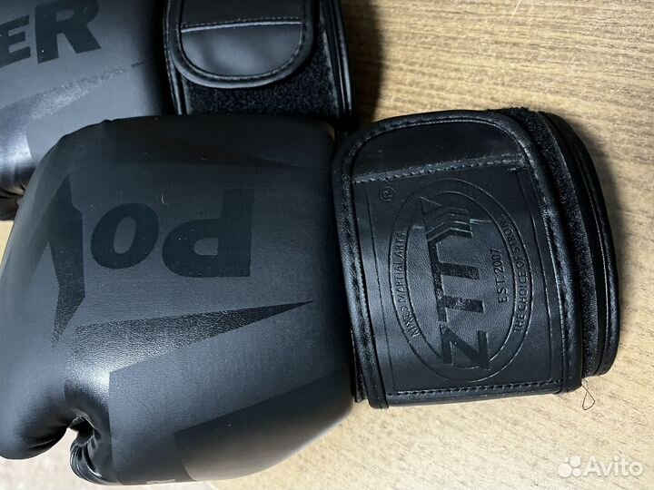 Боксерские перчатки ztty power 10 oz