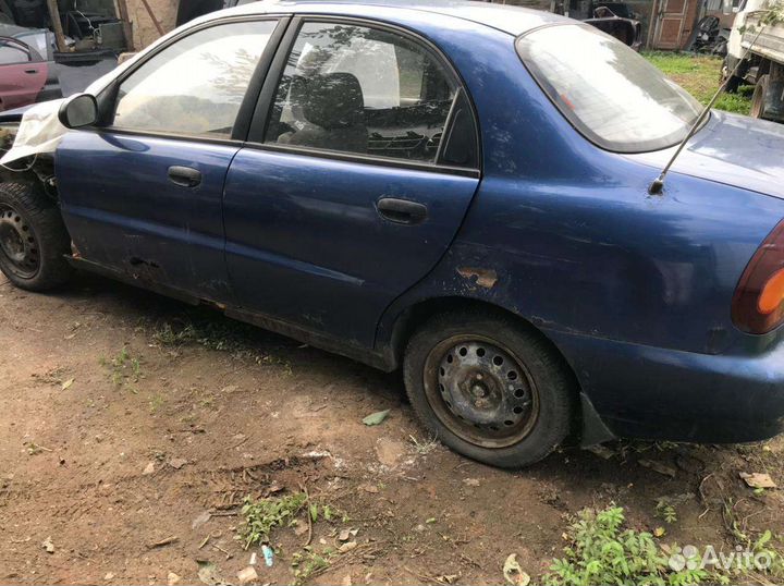 Двигатель разобран на chevrolet lanos