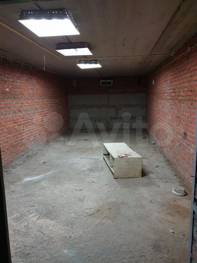 Гараж, > 30 м²