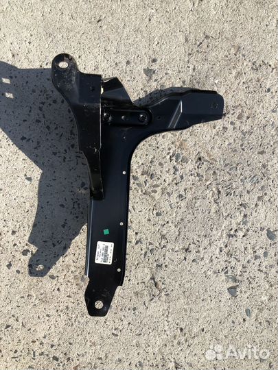 Кронштейн заднего сиденья Porsche Cayenne 955