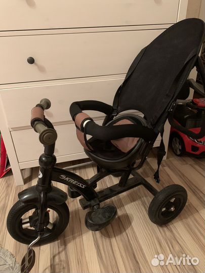 Детский трехколесный велосипед с ручкой