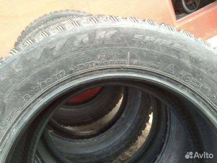 Bridgestone Blizzak Spike-01 225/60 R17