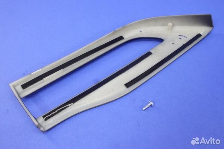 Jeep Grand Cherokee WK2 накладка левого внутреннег