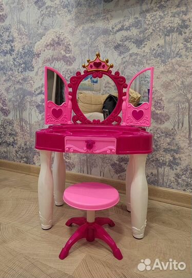 Детский туалетный столик