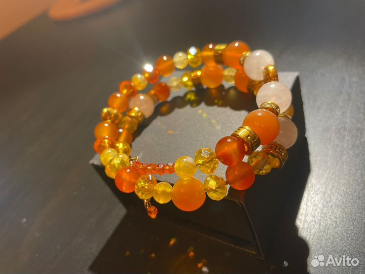 Браслет с самоцветами (сердолик, кальцит, кварц)