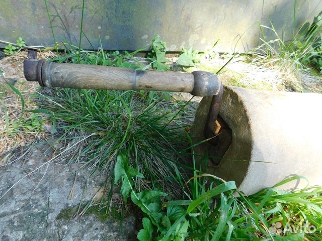 Старинный наждак-точилка с рукояткой ри