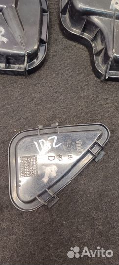 Крышка правой фары