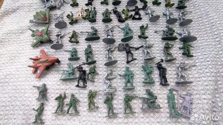 Набор солдатиков, рыцарей, самолетиков и танков
