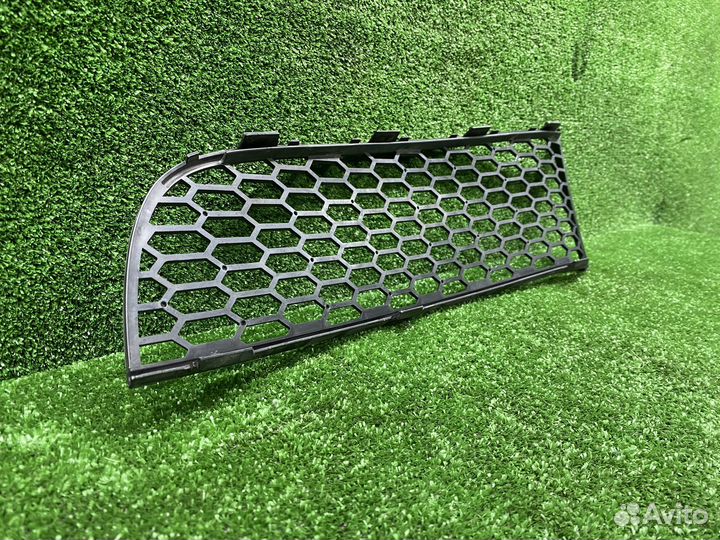 Решетка бампера передняя правая BMW F01 F02