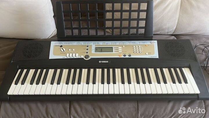 Yamaha psr r200