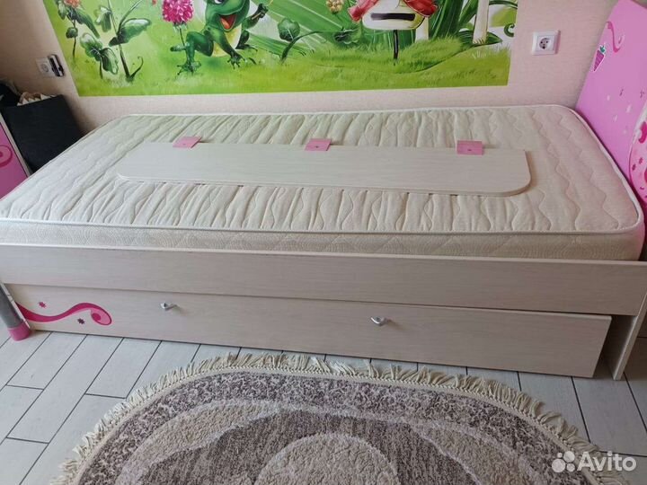 Спальный гарнитур для девочки