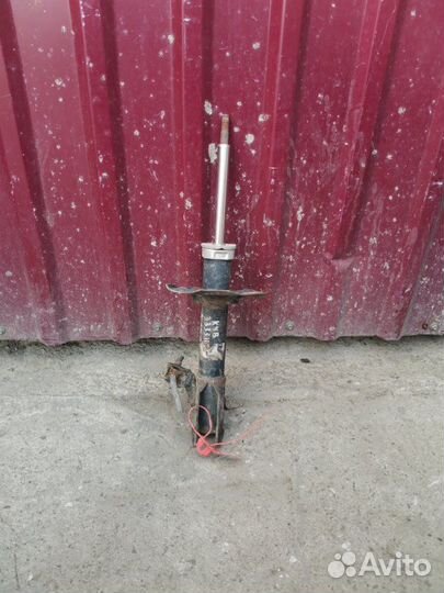 Амортизатор передний левый Nissan Almera N16