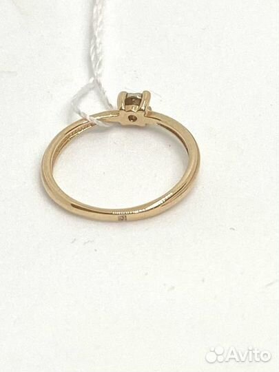 Кольцо с природным камнем Золото