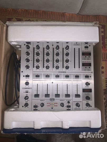 Микшерный пульт Behringer DJX700