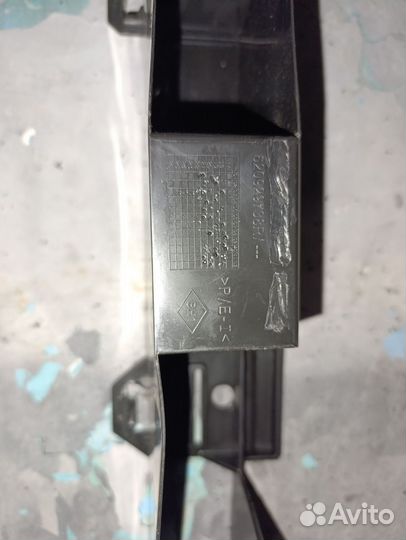 Кронштейн решетки бампера Renault