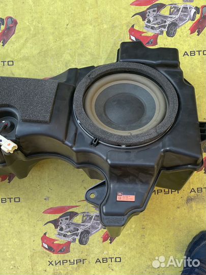 Сабвуфер Toyota Land Cruiser 200