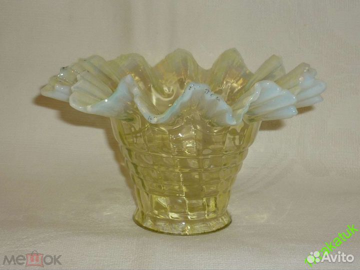 Ажурный плафон для бра опаловое стекло 19 век