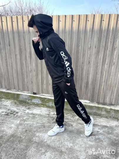 Спортивный костюм adidas