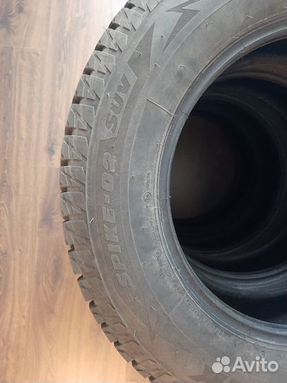 Bridgestone Blizzak Spike-02 215/65 R16