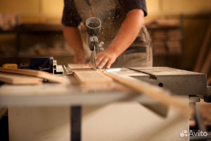 Рабочий на мебельное производство