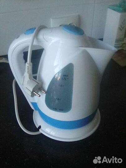 Чайник электрический новый 1,7 литра