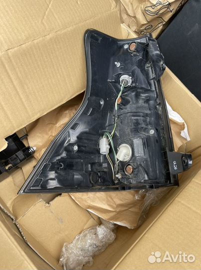 Задний правый фонарь lexus gx460 с трещиной