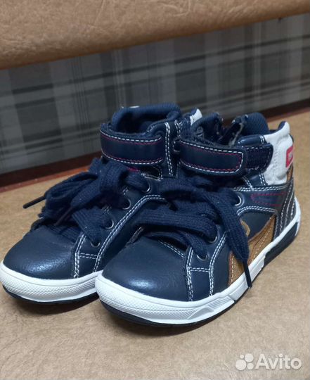 Кроссовки детские новые 28 размера