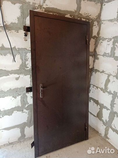 Дверь входная металлическая новая