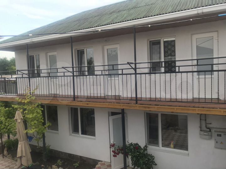 Дом 1010 м² на участке 6,5 сот.