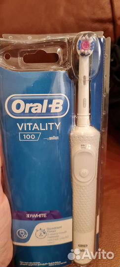 Электрическая зубная щетка oral b новая