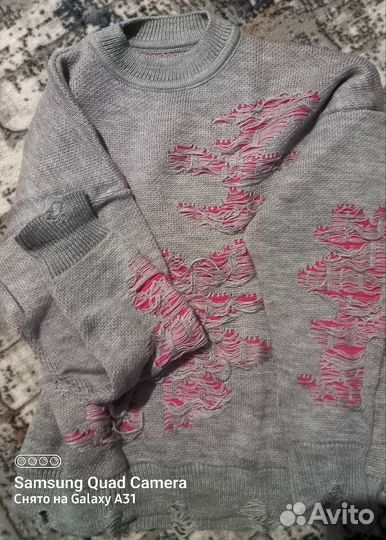 Свитер женский оверсайз рваный