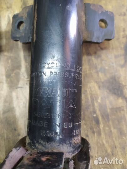 Стойки амортизаторов на Рено дастер оригинал