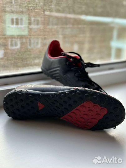 Сороконожки Adidas Predator красно-чёрные
