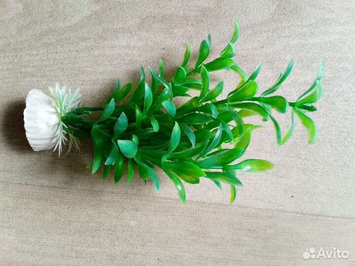 Грот и искусственные растения для аквариума