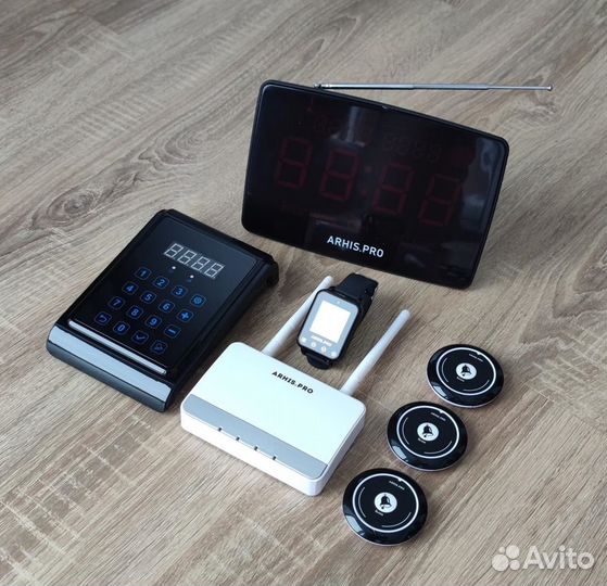 Кнопка вызова официанта в комллекте с часами табло