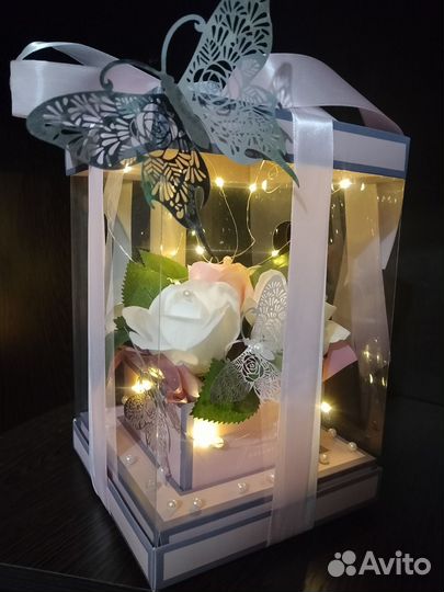 Композиция из цветов из мыльной пены с подсветкой