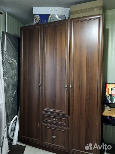 Шкаф б/у в комнату