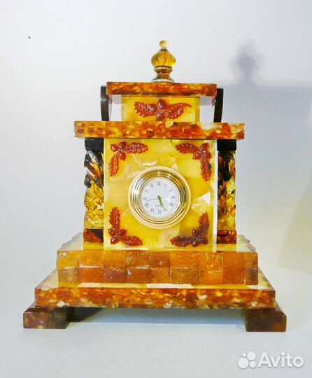 Настольные часы из янтаря
