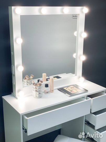 Туалетный столик с подсветкой