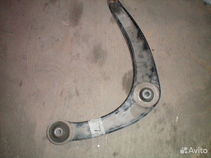 Peugeot 3008 408 308 рычаг правый нижний