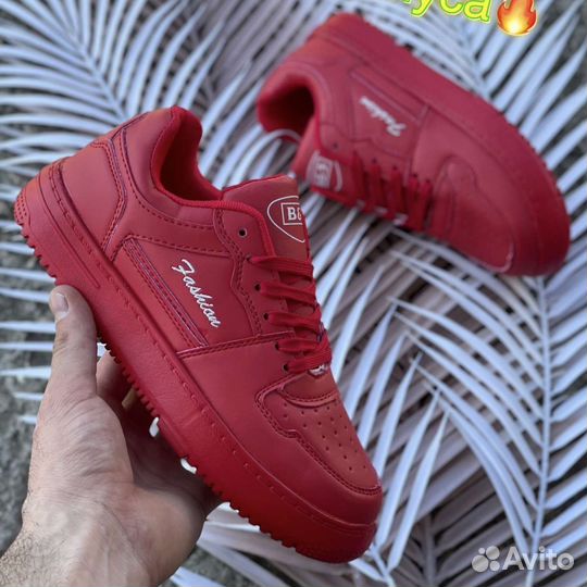 Кроссовки женские