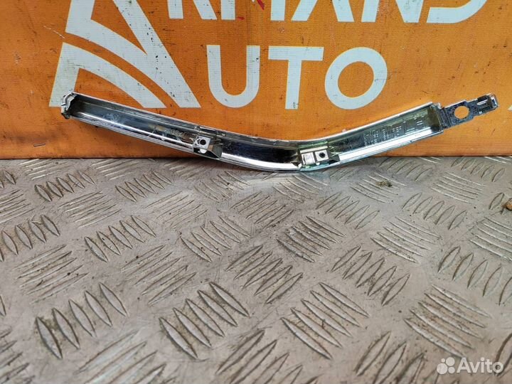 Накладка бампера передняя левая Mitsubishi