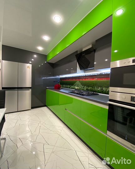 Кухня на заказ с доводчиками