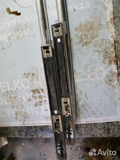 Левый рейлинг Volkswagen Touareg 2008Г