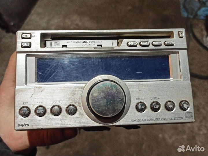 Штатная двухдиновая магнитола с праворукого авто