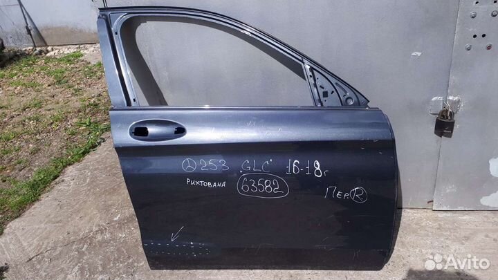 Продам переднюю правую дверь