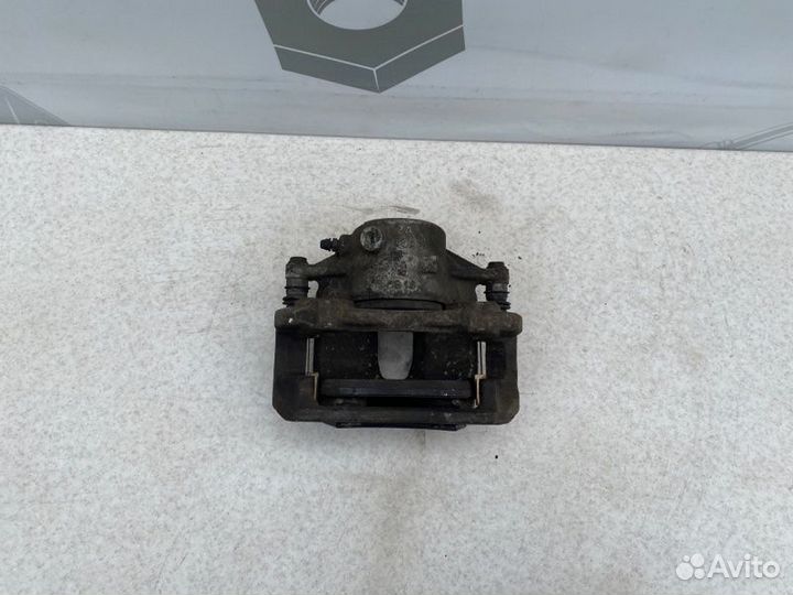 Тормозной суппорт передний правый Mercedes-Benz C