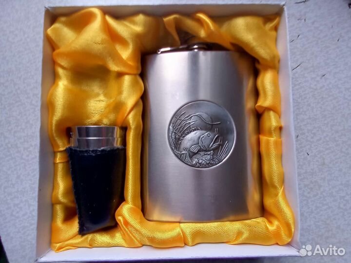 Фляга и три стопки