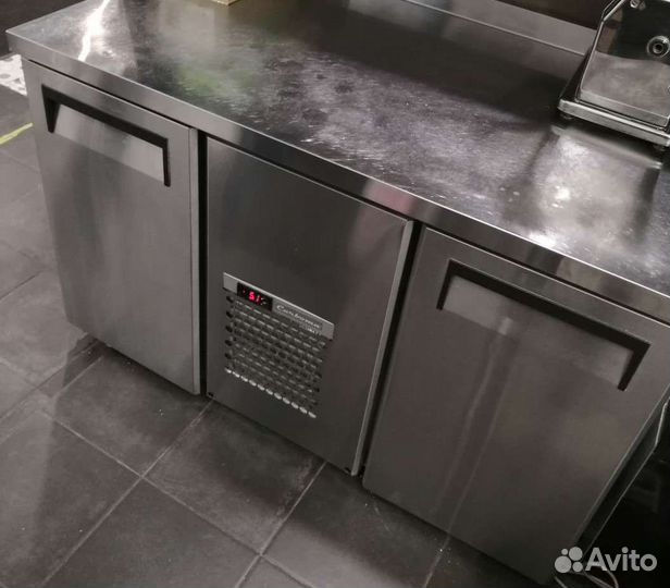 Холодильный стол Carboma